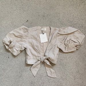 Dissh Australia brand crop tie top in oatmeal color. Size 2 USA size AU 6, EU 34